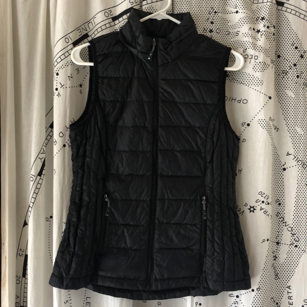black, light, puffer vest!!
